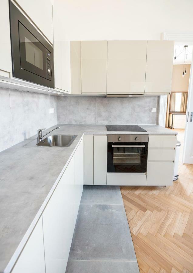 Letna Garden Suites Praha Bagian luar foto